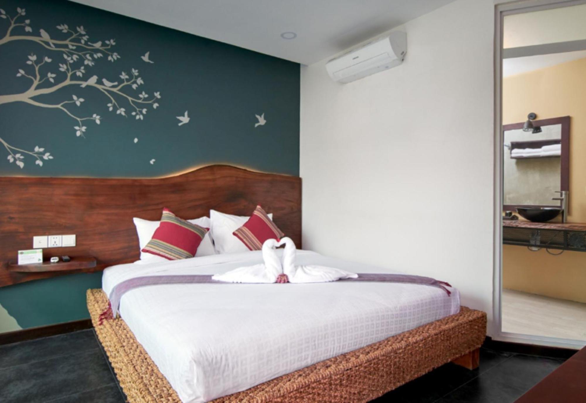Monsoon Bassac Hotel Phnom Penh Exteriör bild