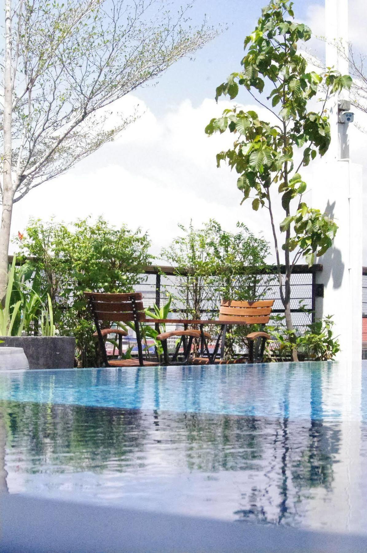 Monsoon Bassac Hotel Phnom Penh Exteriör bild